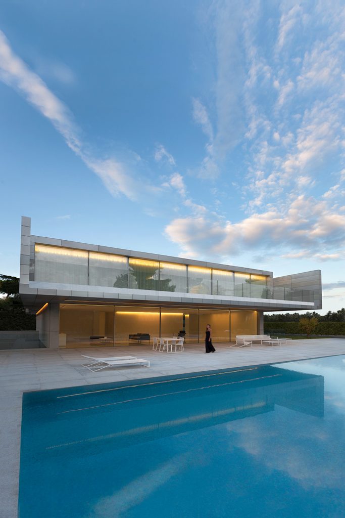 Casa-de-aluminio-Fran-Silvestre-Arquitectos-02