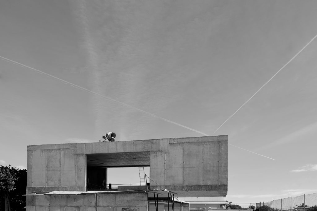Casa-de-arena-Fran-Silvestre-Arquitectos-01
